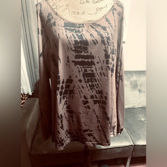 Cold Shoulder Long Sleeves Top for Women Loose Casual Cut Out Shirts in Tye Dye - Picture 10 of 11